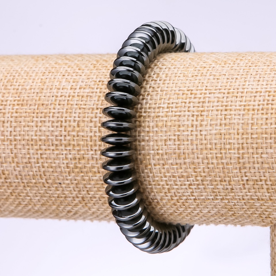 Náramek z plochých hematitových rondelů, průměr 10×3,5 mm, délka 18 cm, na gumičce