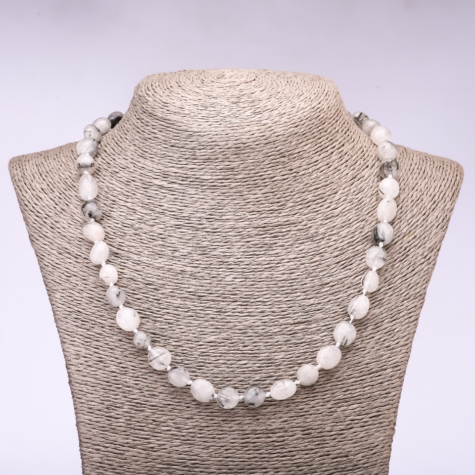 Náhrdelník z rutilového křemene, facetované korálky, průměr 6–8 mm, délka 48 cm