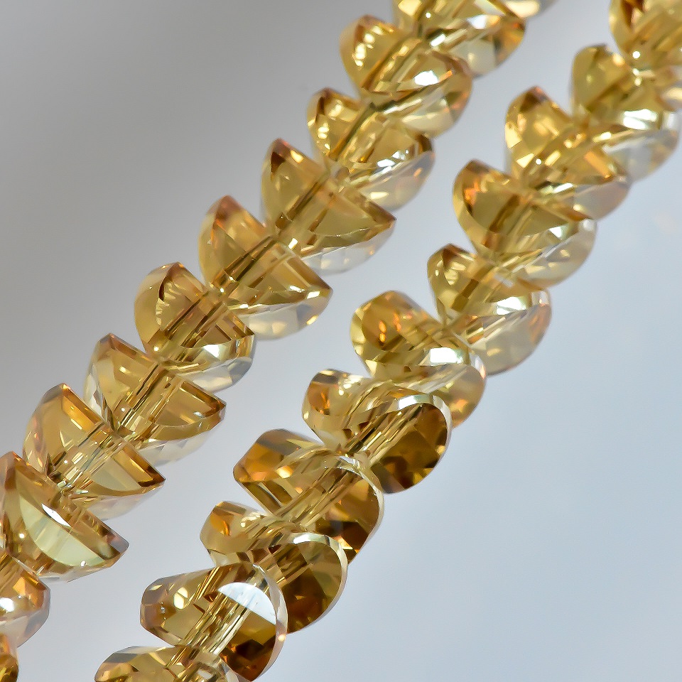 Křišťálové korálky ve stylu Swarovski, barva šampaňského, se zrcadlovým nástřikem, průměr 6×4 mm, délka niti 50 cm