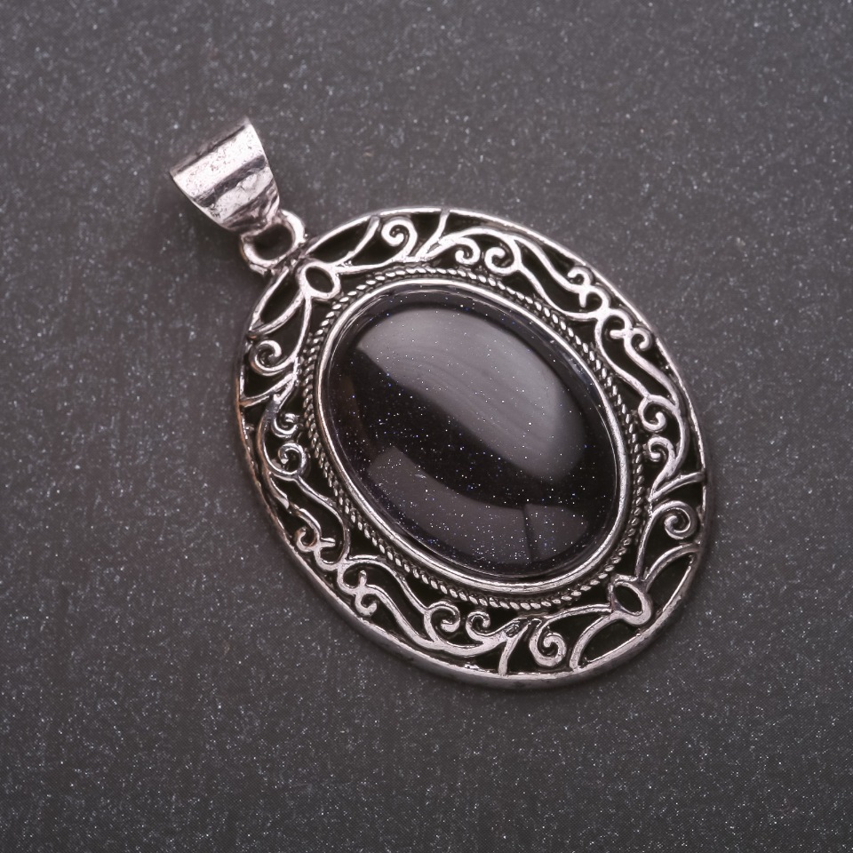 Přívěšek z syntetického aventurínu (modrý písek noční Káhiry) v provedení starožitného rámu 33×40×52 mm