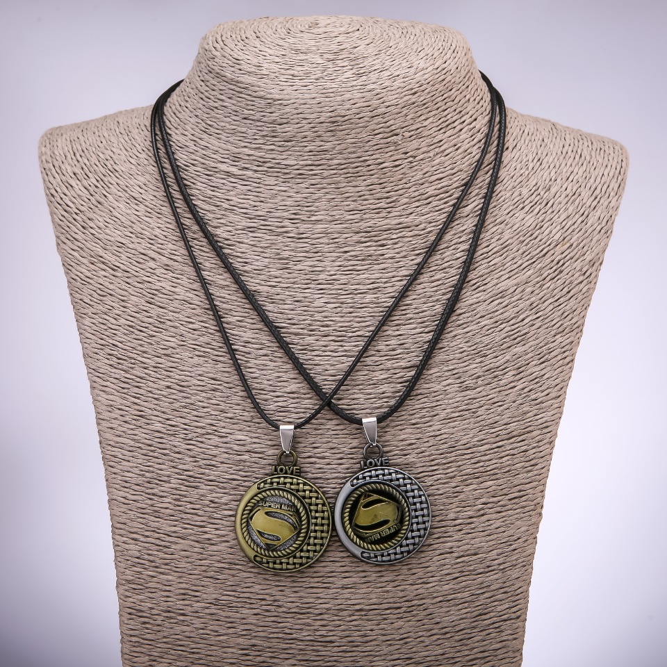 Párové náhrdelníky přátelství «Supermani», délka 42–48 cm, průměr 30 mm