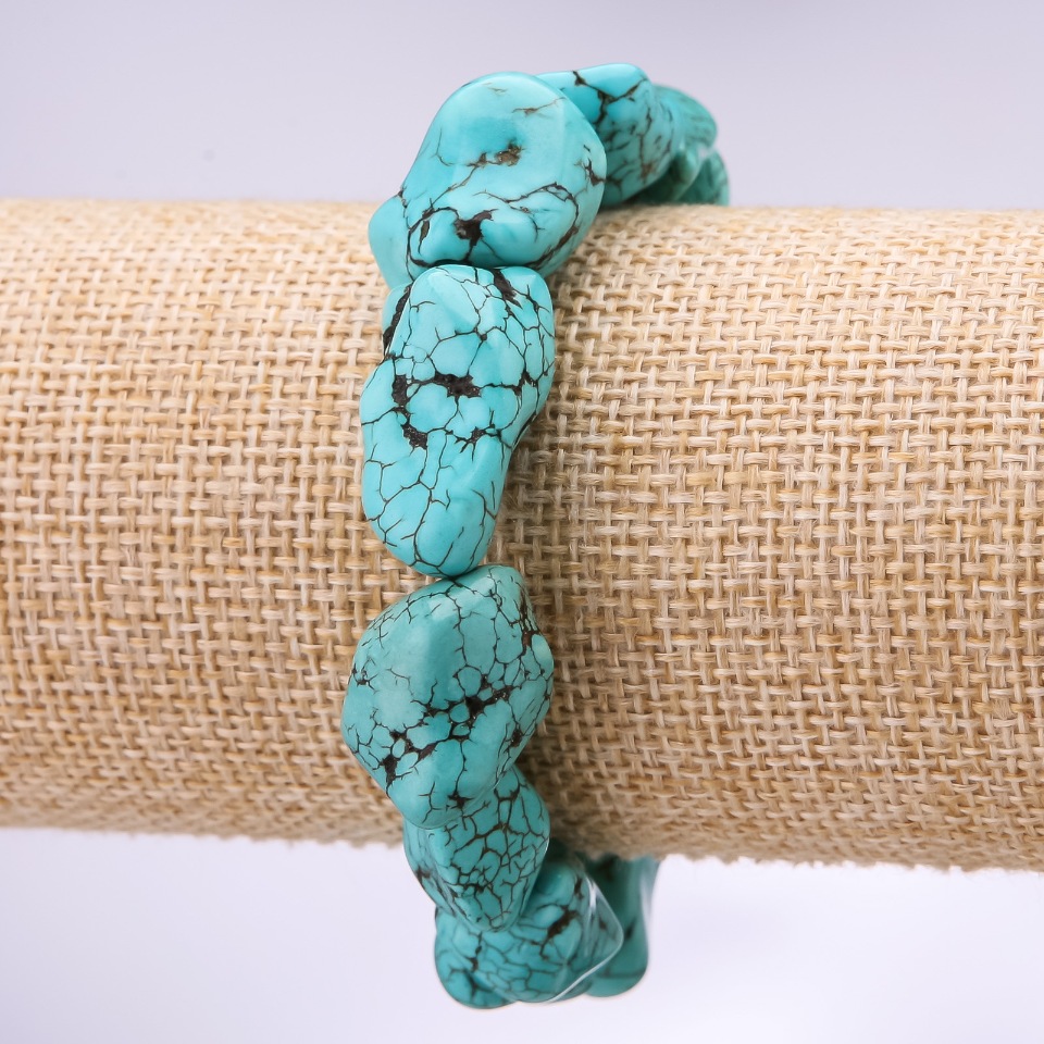 Náramek „Tyrkys“ (howlit) facetovaný, průměr 15–20 mm, délka 18 cm na gumičce