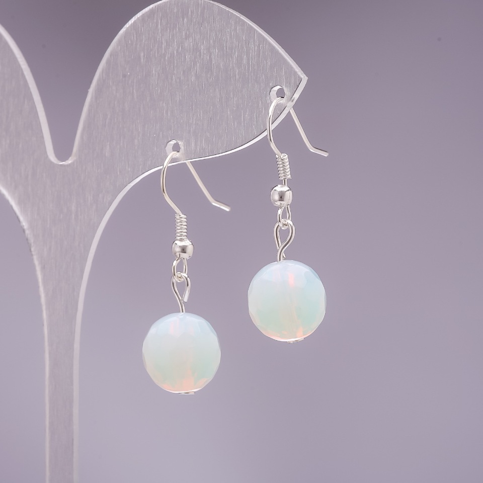 Náušnice z měsíčního kamene, broušená kulička, průměr 10 mm, zapínání háčkem