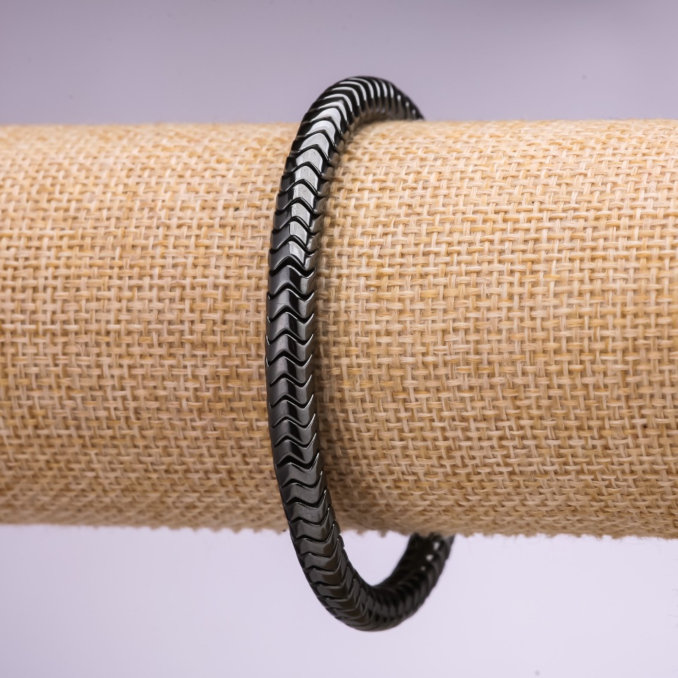 Náramek z hematitu – rondely se zigzagovým ozubením, kulaté, průměr 6×4 mm, délka 18 cm