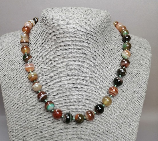 Náhrdelník z achátu – hladká korálka 10 mm, délka 45 cm