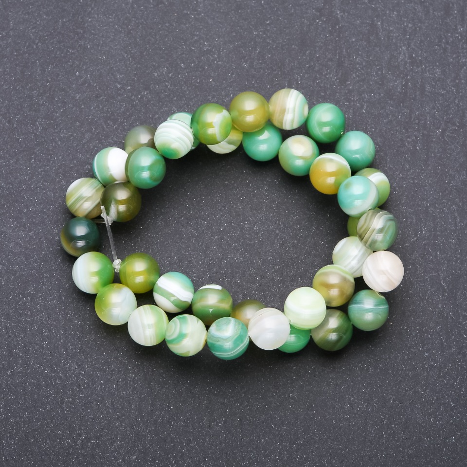 Achátové korálky – hladké kuličky, průměr 10 mm, délka niti 38 cm