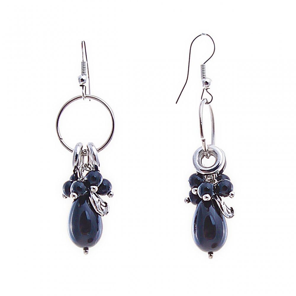 Náušnice visací na kruhu z kulatých a kapkovitých korálků pod «agát» 50 mm