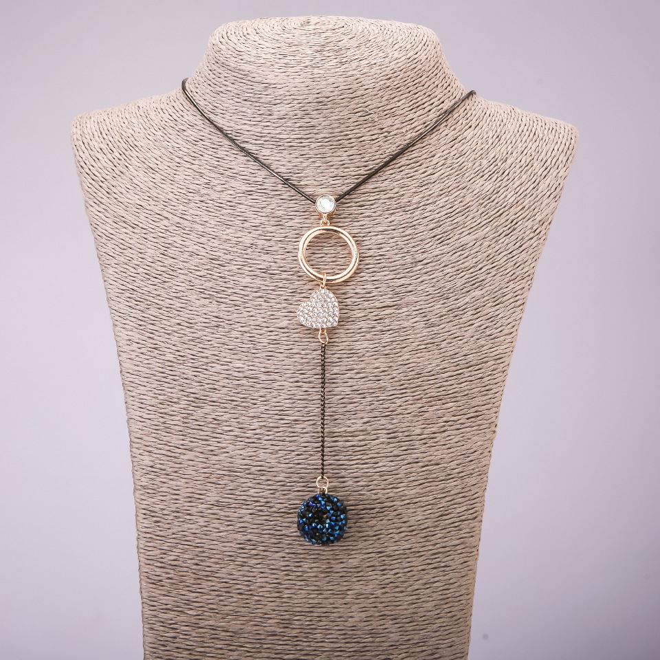 Přívěsek se štrasami na dlouhém řetízku z kovu «černé zlato», průměr 113 × 23 mm, délka 70 cm