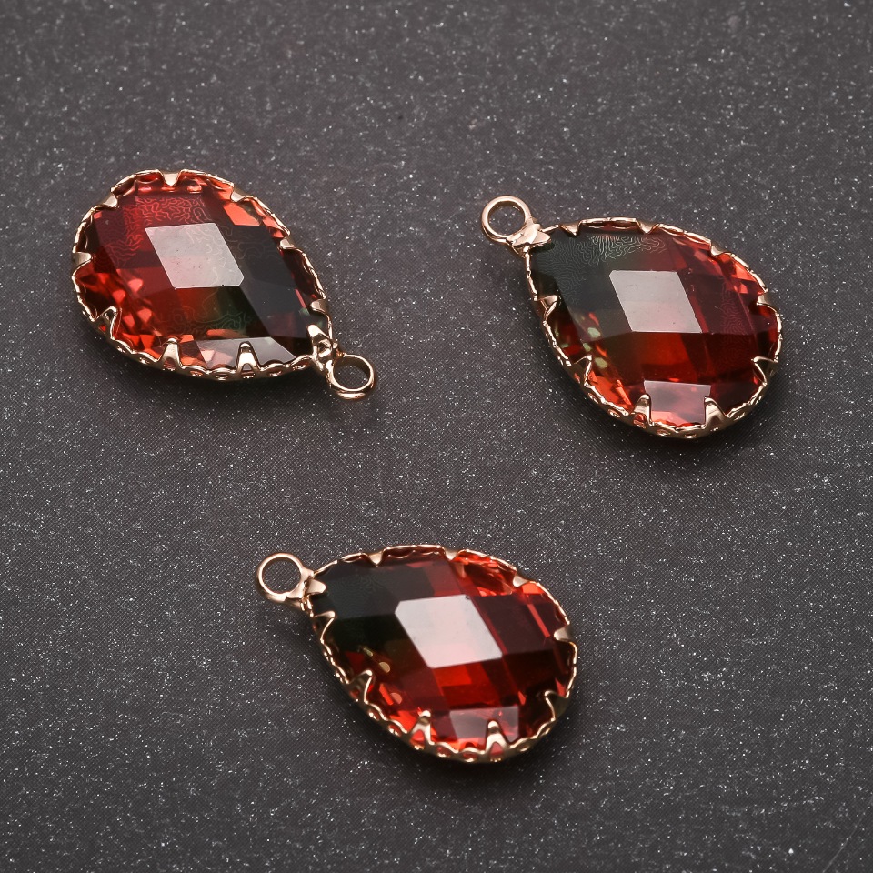 Přívěšek 'Kapka' zeleno-červená barva, zlatá obruba 13×21 mm