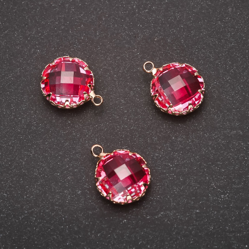 Přívěšek Kruh růžové barvy v zlaté obrubě 10×17 mm