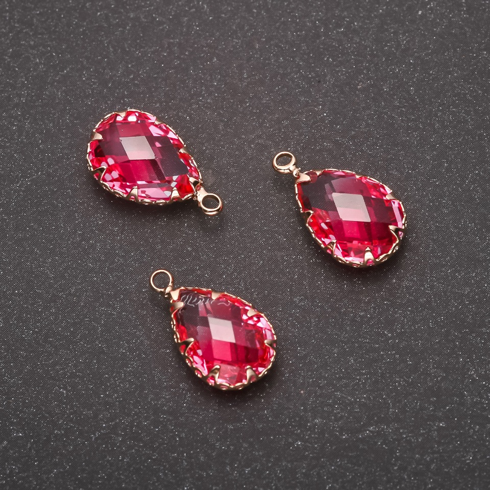 Přívěšek „Kapka“ růžové barvy, zlatá úprava 10×17 mm