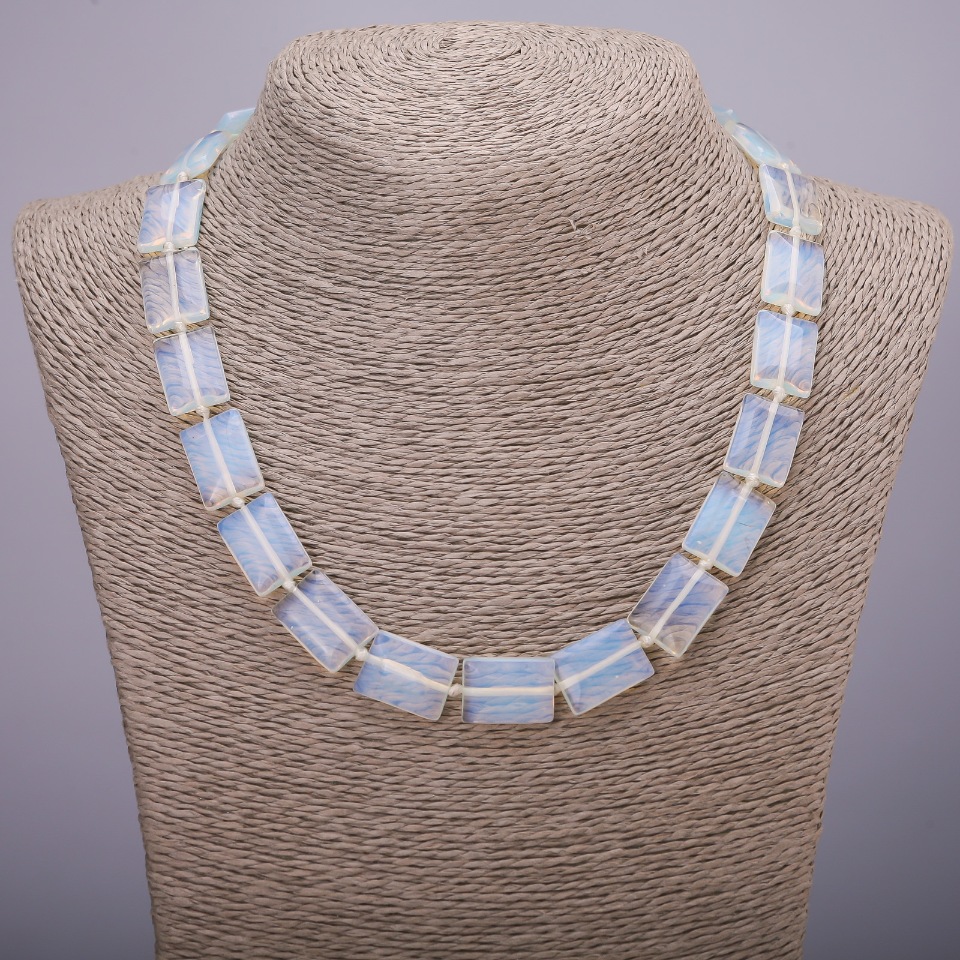 Náhrdelník z měsíčního kamene, obdélníkový tvar, rozměry 13×18 mm (±), délka 45 cm