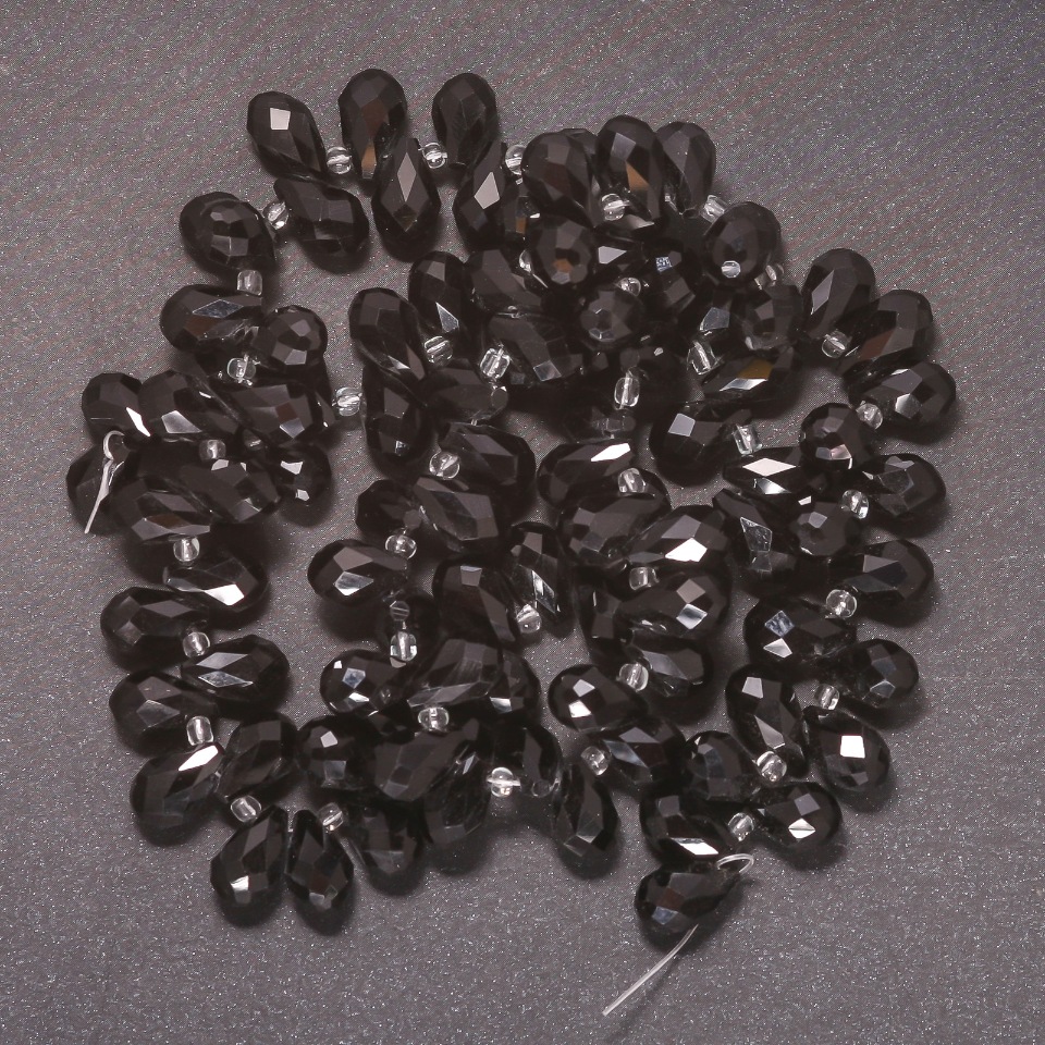 Korálky z Českého křišťálu na vlascu – motýl, průměr 7×13 mm (+/−), délka 35 cm