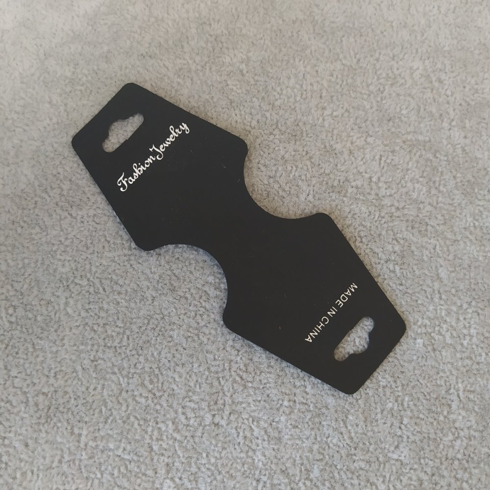 Černá podložka na bižuterii 4×10 cm plastová, balení 200 ks