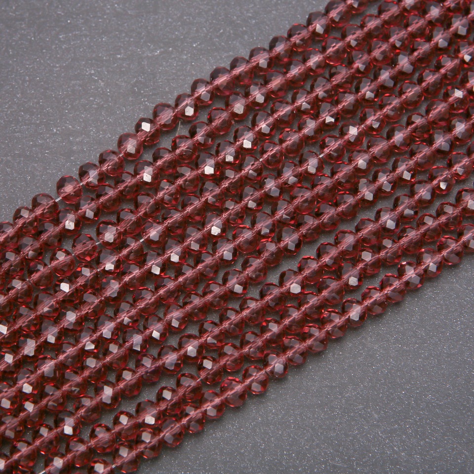 Korálky z českého křišťálu průhledně fialové ve tvaru «rondele», průměr 6×4,5 mm, délka nitě 38 cm