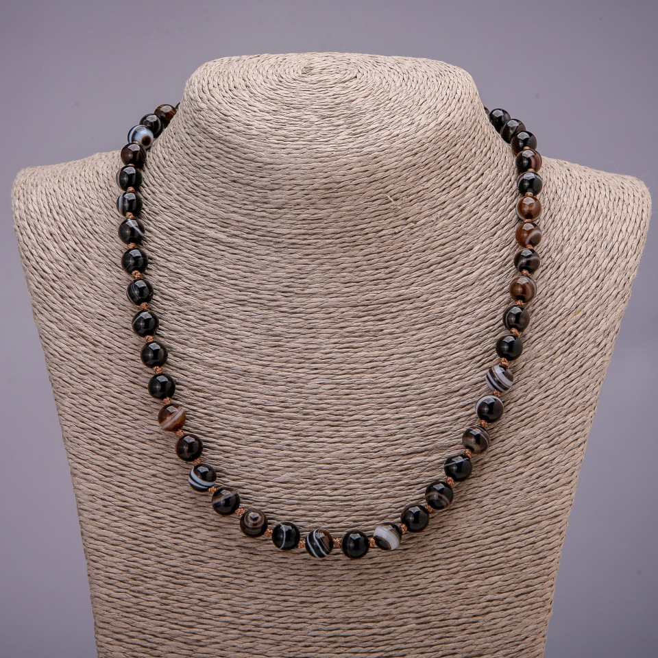 Náhrdelník z achátu – hladké kuličky o průměru cca 8 mm, délka 48 cm