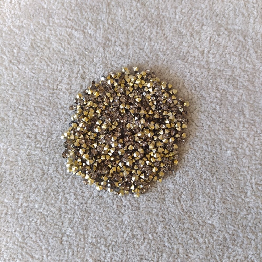 Šedé štrasové kamínky, barva šedá, průměr 3,5 mm (±), balení 4 g (±)