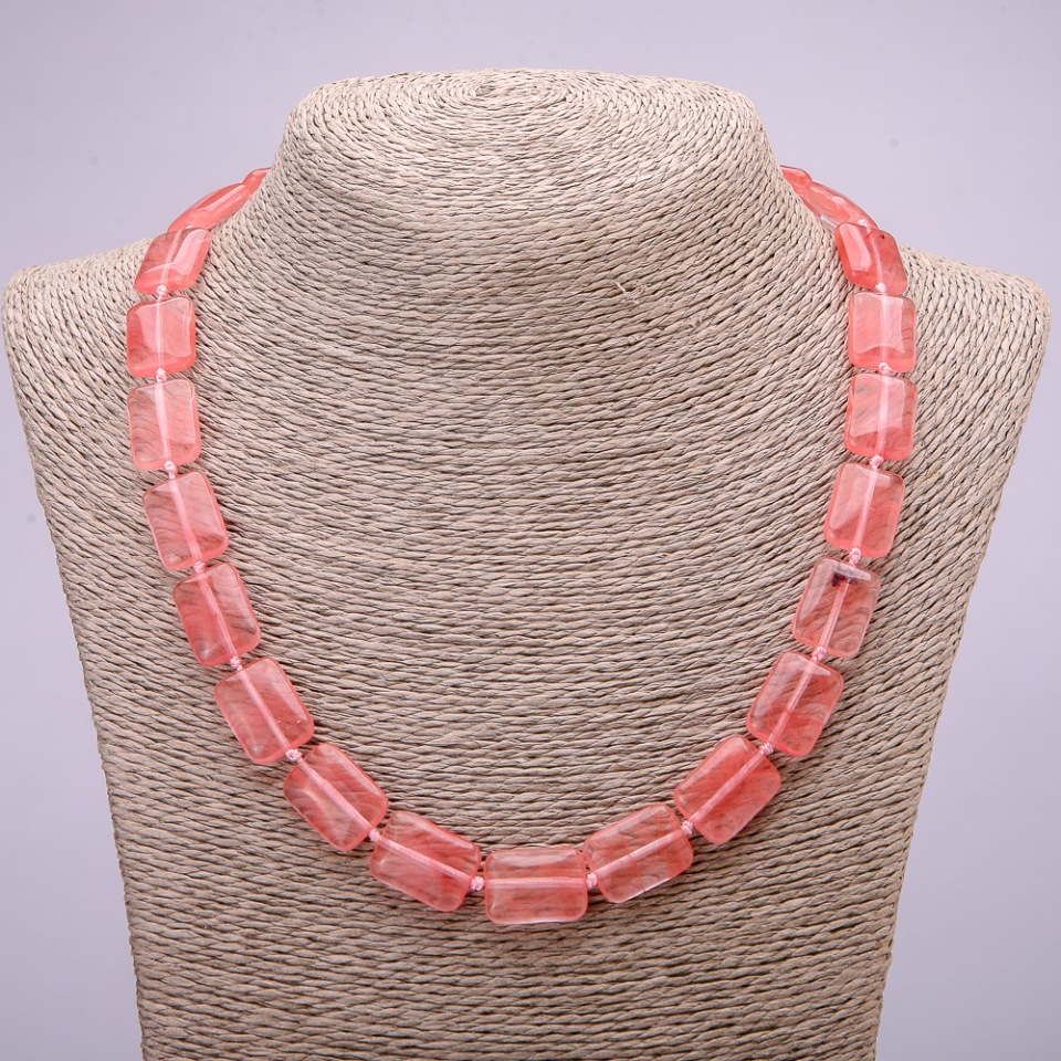 Náhrdelník z přírodního chalcedonu, obdélníkové korálky, rozměry 13×18 mm, délka 48 cm