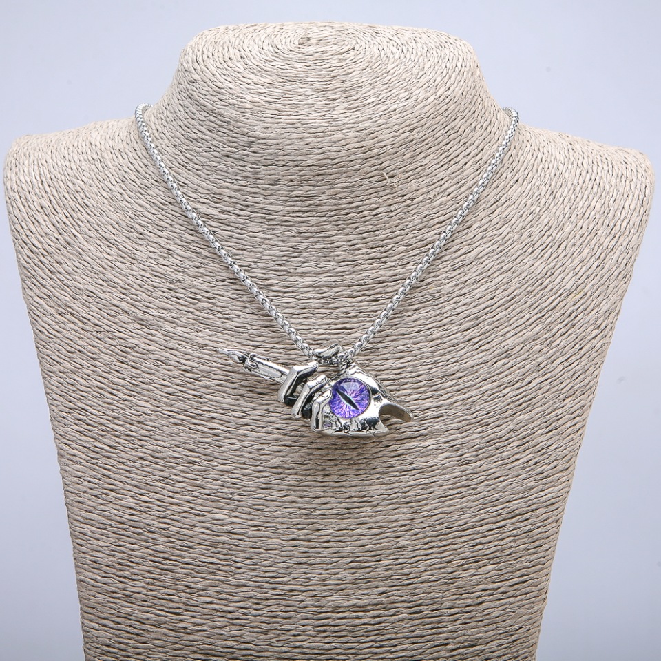 Přívěšek „Ruka-svíčka Oko draka“ 60×30 mm na řetízku, délka 70 cm, stříbrný kov