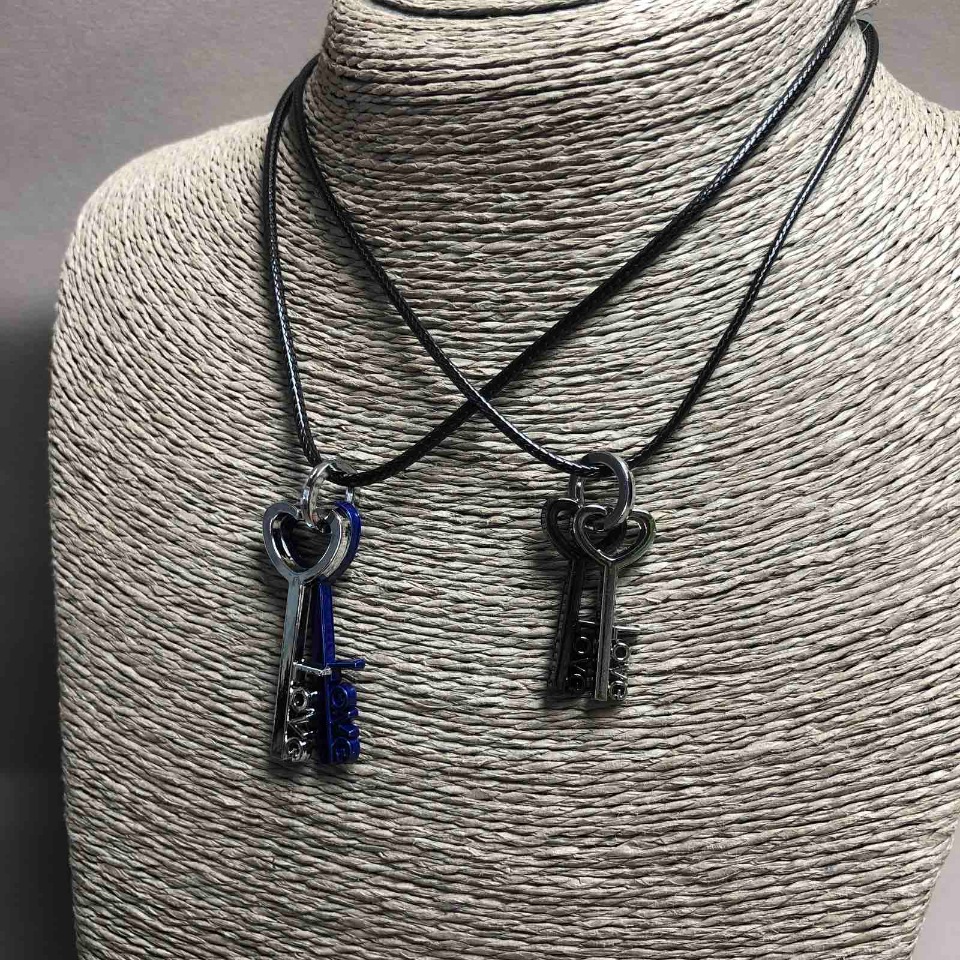 Párové přívěsky «Klíče» 40×15 mm, délka 45–50 cm