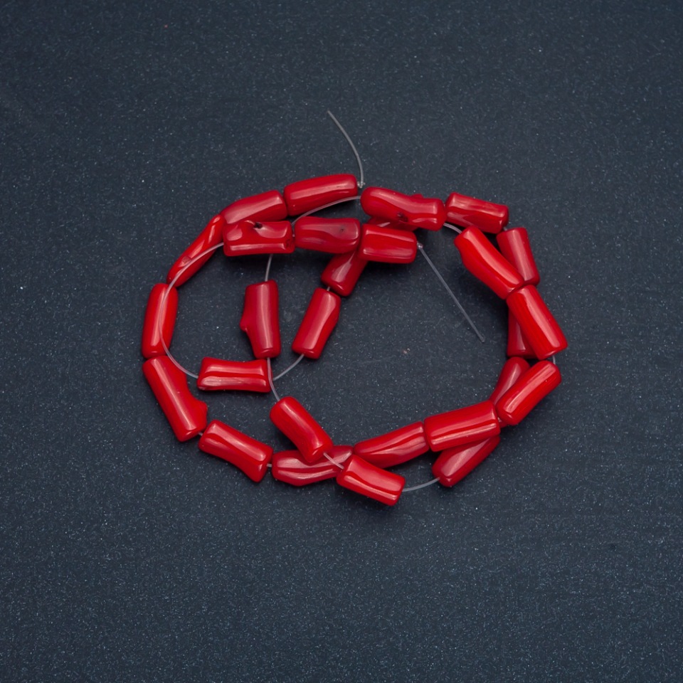 Náhrdelníkové korálky na niti z přírodního korálu, broušené, průměr 8–15×4–6 mm, délka 39 cm, různých velikostí