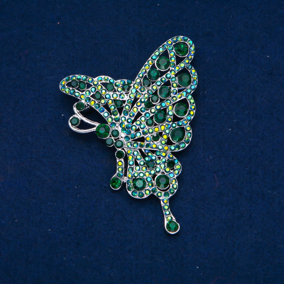 Brož «Motýl» se zelenými a benzínovými štrasovými kamínky, zlatistý kov 75×50 mm +