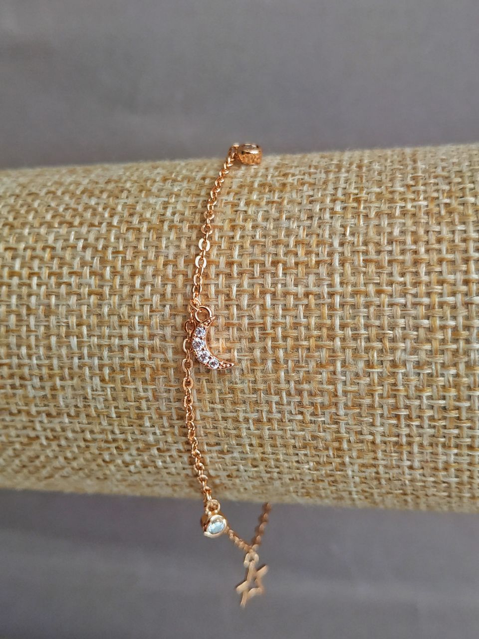 Náramek Xuping s 18K pozlacením a bílými štrasovými kamínky