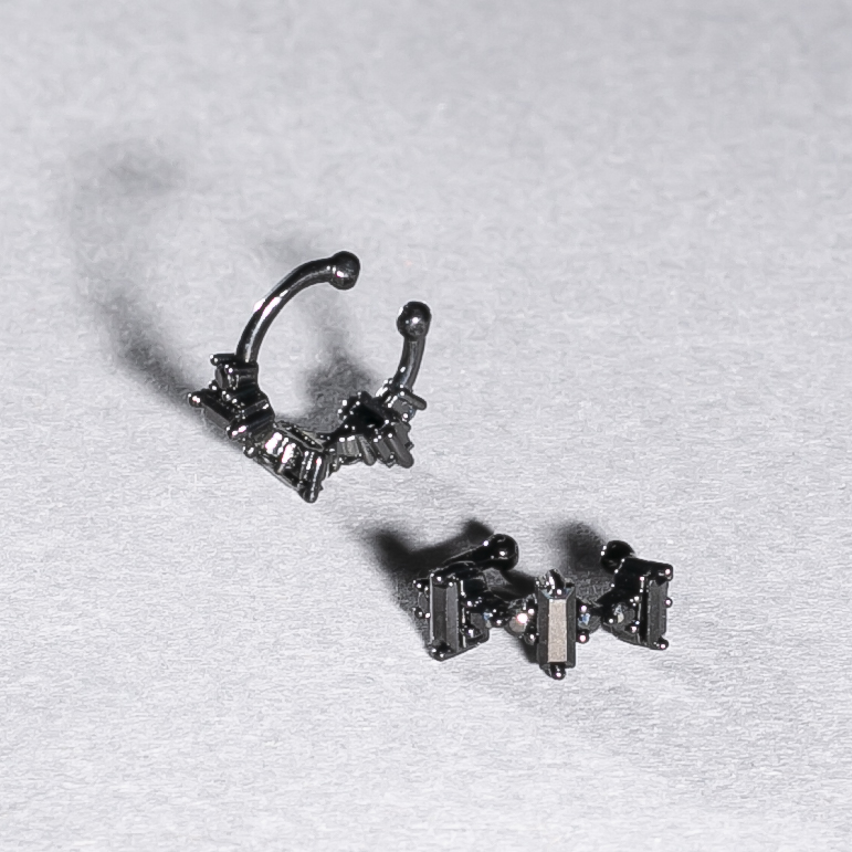 Klipové náušnice Xuping s černým rhodiem a černými kamínky a černými krystaly 5×12 mm +