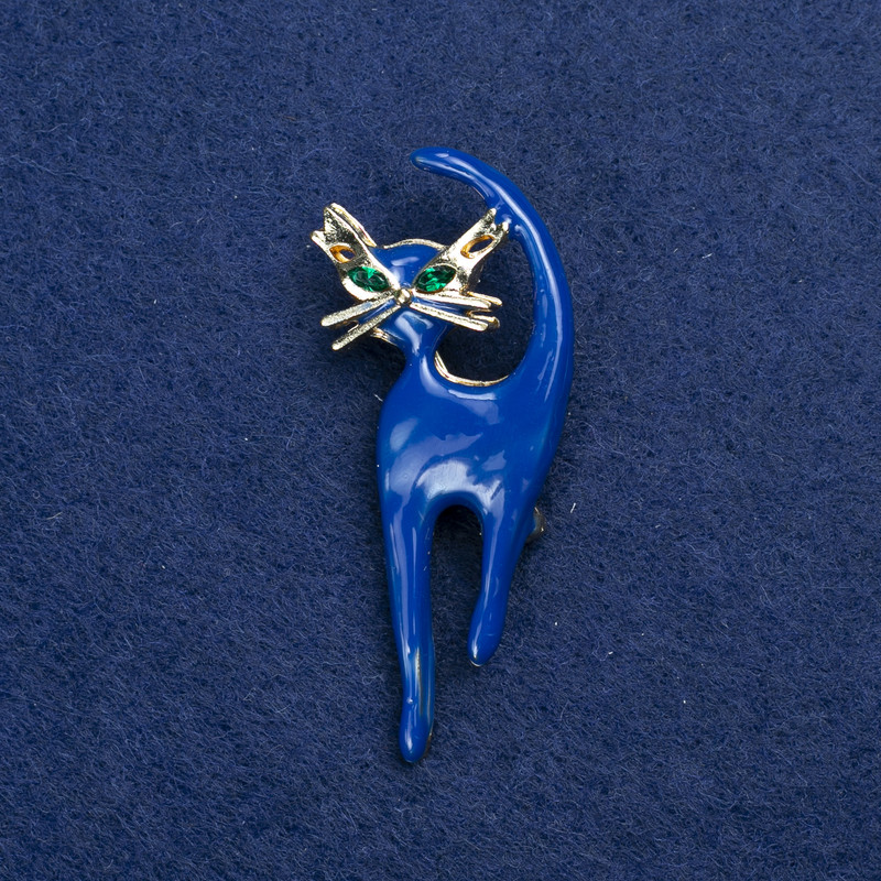 Brožka Koťátko ze zlatistého kovu, email a štras 45×40 mm +