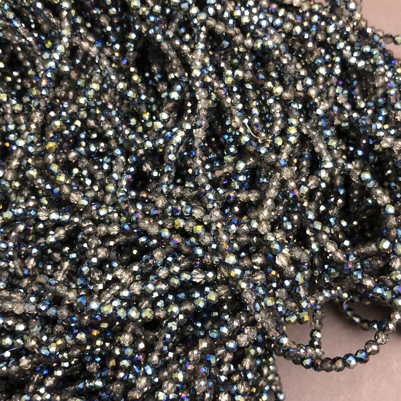 Korálky Český křišťál na niti, šedá směs, průsvitné s brusovanými rondely, průměr 3×2,5 mm, délka cca 36 cm