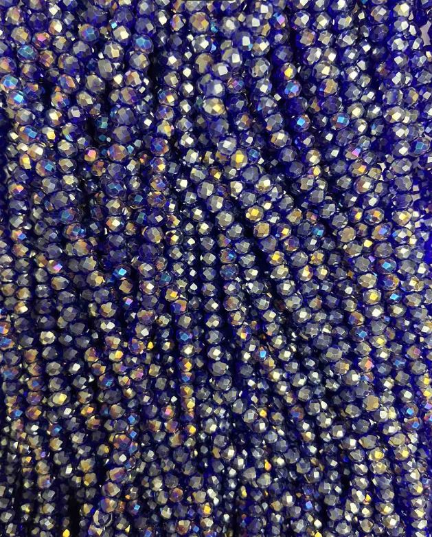 Korálky z českého křišťálu na niti modré s benzínovým nástřikem, brusovaný rondel, průměr 3,5×3 mm, délka 33 cm +