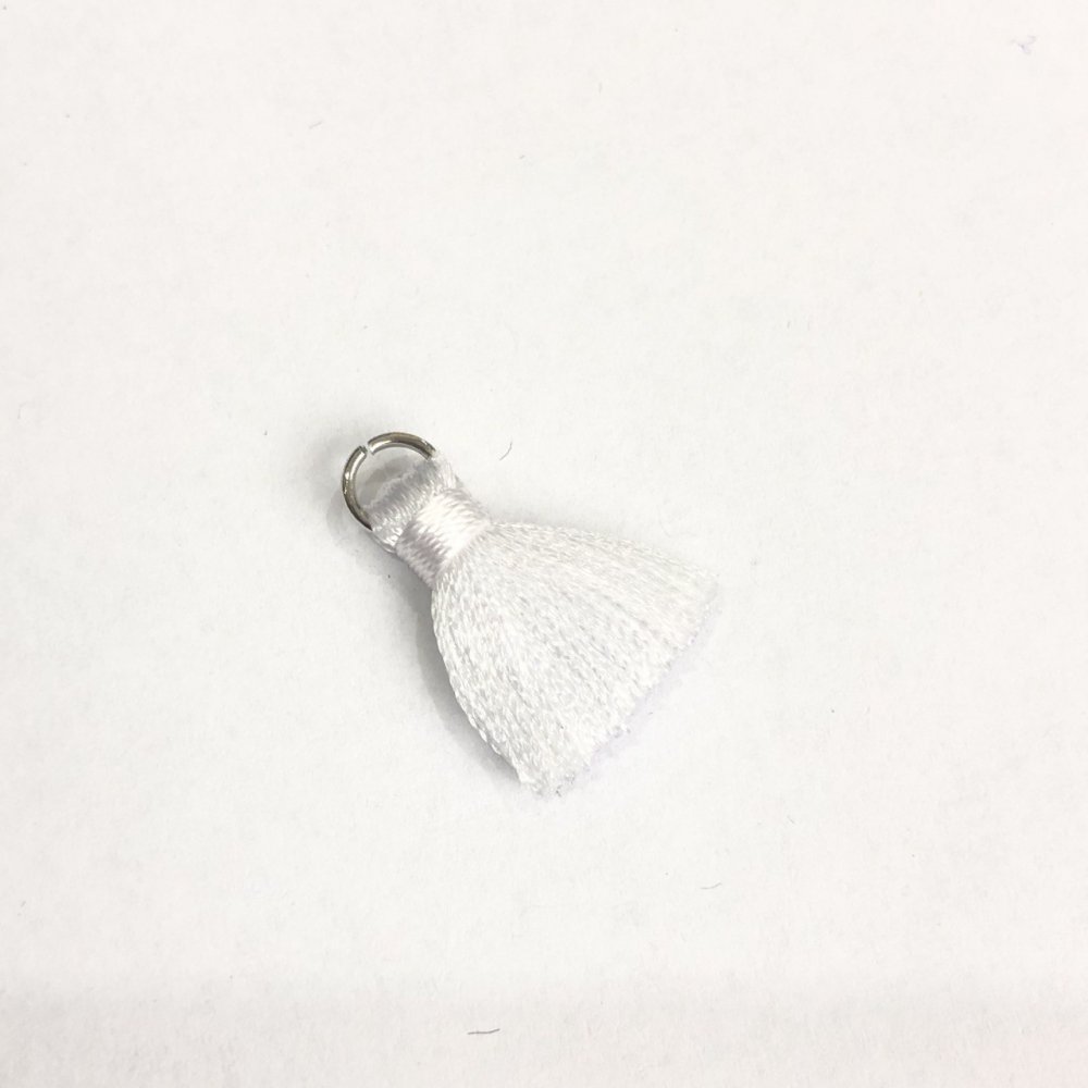 Polotovar pro ruční tvorbu Mini hedvábná třásnička s kroužkem „hedvábí“, délka 2 cm, průměr 5 mm, cena za 1 ks