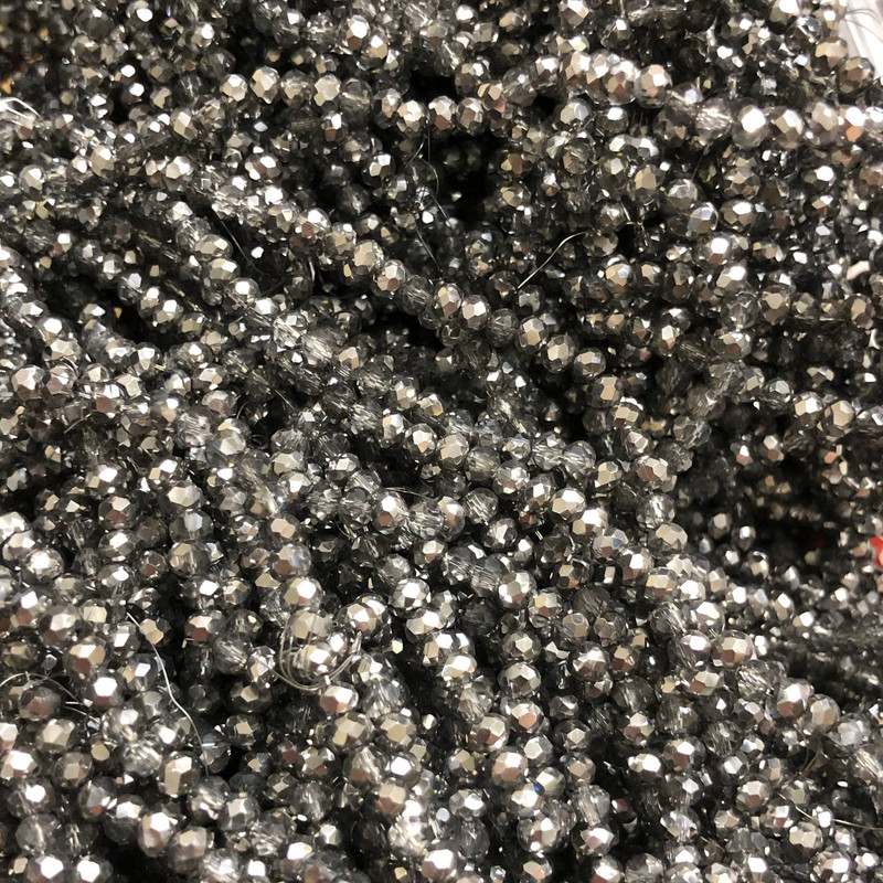 Korálky z českého křišťálu na vlascu – mix šedých odstínů s povrchovou úpravou broušených rondelů, průměr 3,5×3 mm, délka 36–38 cm