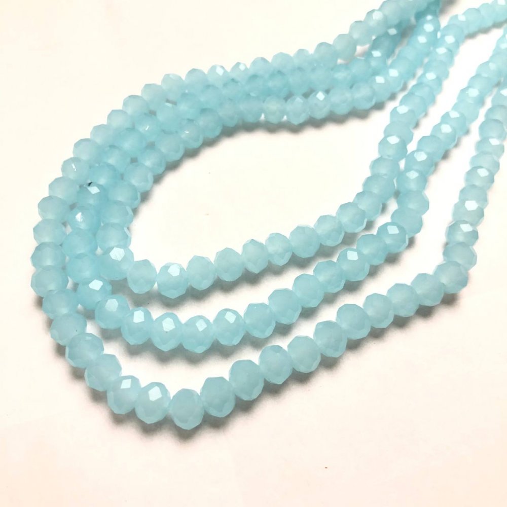 Korálky českého křišťálu na niti světle modré matné brusované rondelové 8×6 mm, délka 40–42 cm