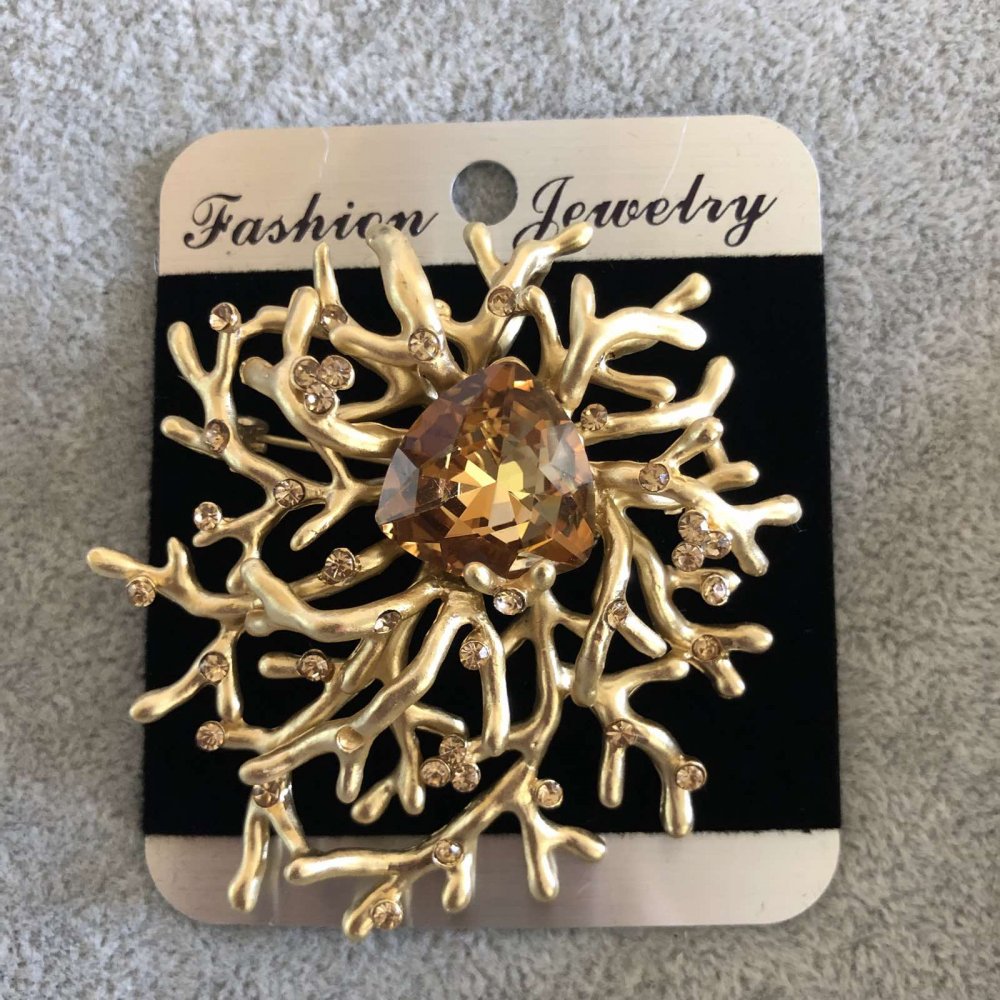 Брошка велика Акцент в стразах з каменем колір жовтий 58х62мм золотистий метал
