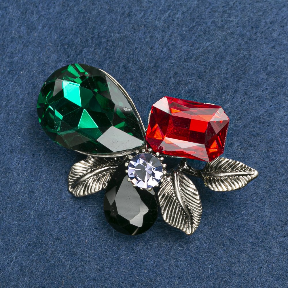 Brož s listy ze stříbrného kovu se krystaly 55 × 35 mm +