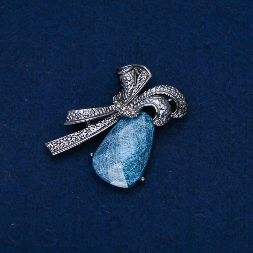 Brožka Akcent s akvarijním efektem 50×35 mm, šedé krystaly, stříbrný kov