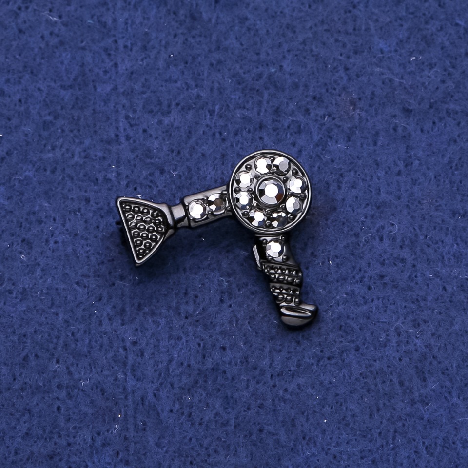 Brožka Fén se štrasami, černý kov, 25×27 mm