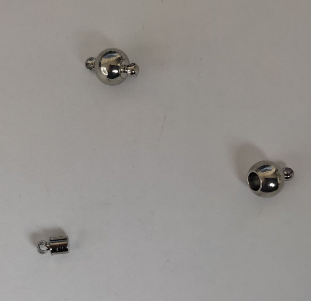 Magnetický zámek pro bižuterii 8×13 mm, barva stříbrného kovu