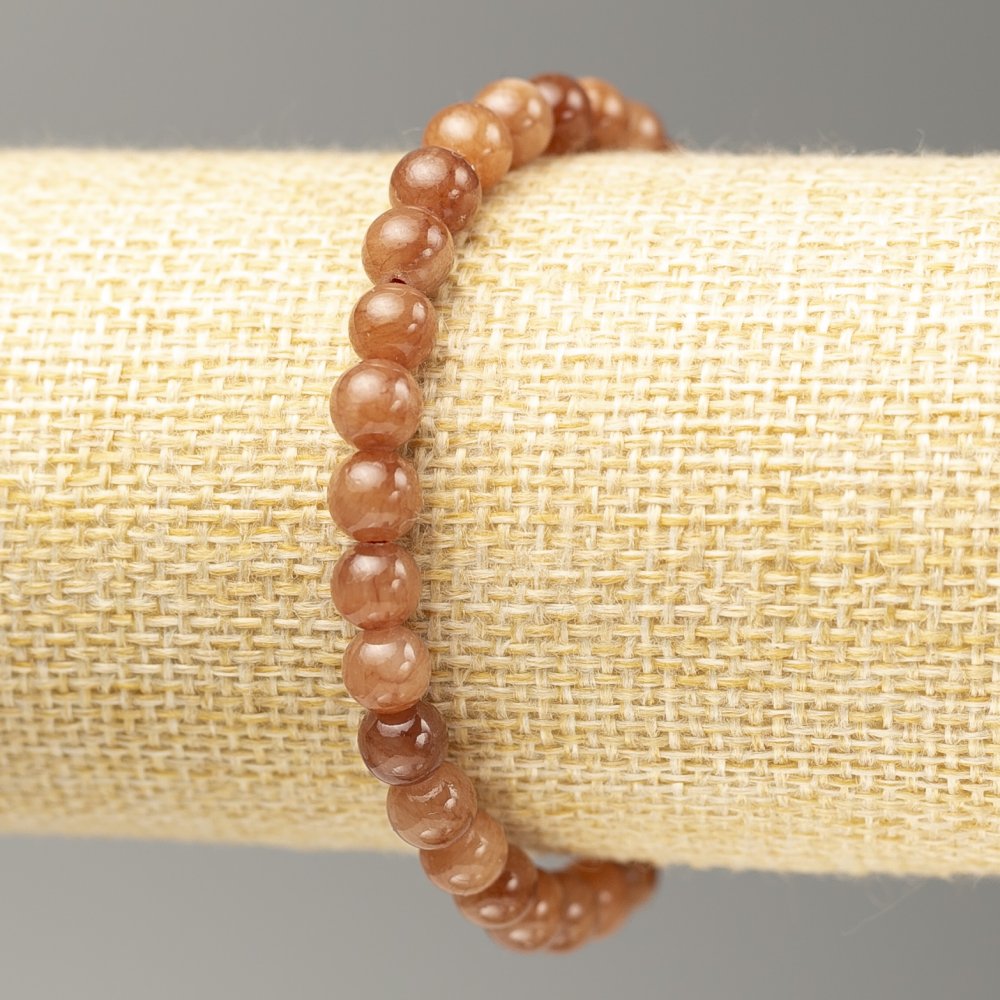 Náramek na gumičce z imitace selenitu, hladká korálka, průměr 6,5 mm, délka 18 cm