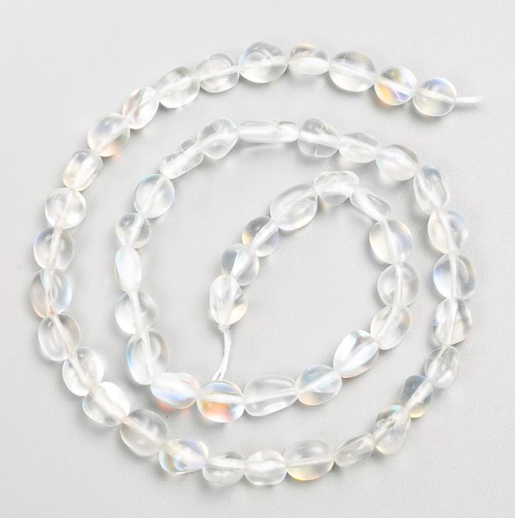 Korálky z opálového skla, navlečené na niti, velikost 6×7 mm, délka 40 cm