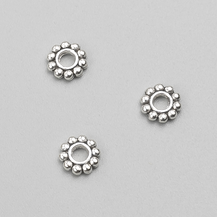 Korálková vložka Květka, průměr 6×1,5 mm, balení 20 g, 84 ks, barva kovu stříbrná