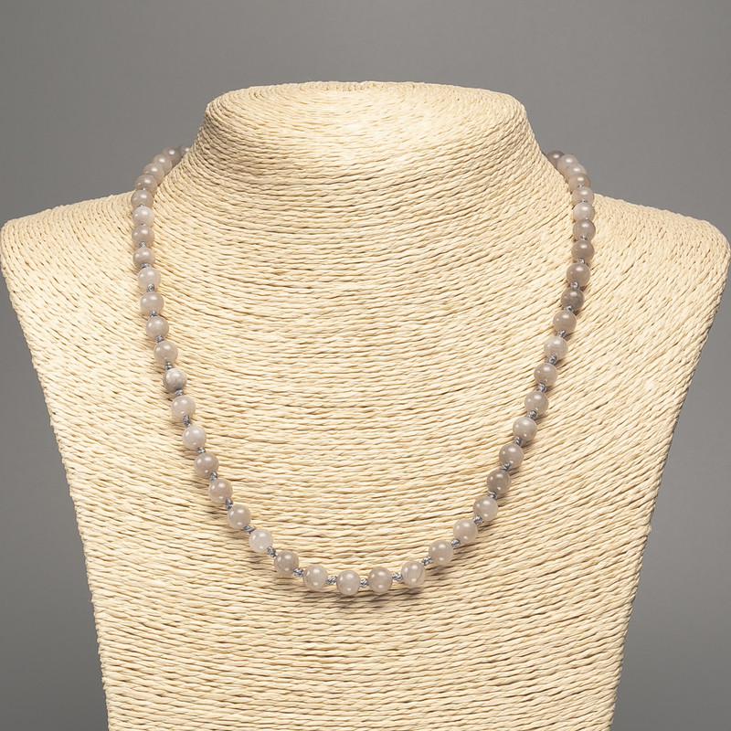 Náhrdelník «Labrador» hladká kulička, průměr 6 mm ±, délka 50 cm ± z kamene bílý nefrit (synteticky barvený)