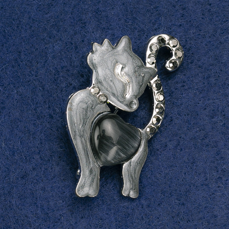 Brož Kočička perleťově šedá se černými štrasami, stříbrný kov 47×28 mm