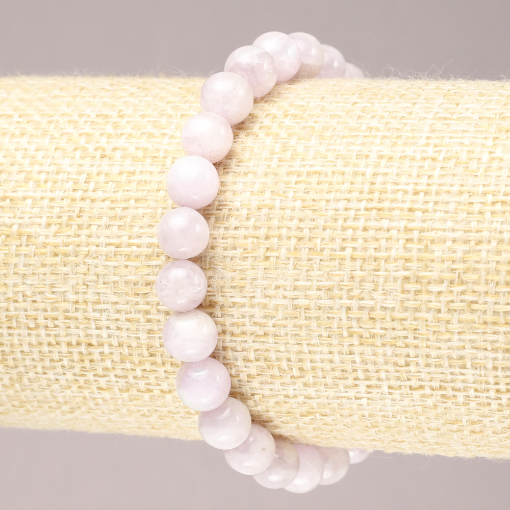 Náramek na gumičce z přírodního kunzitu hladká kulička, průměr 7,5 mm+