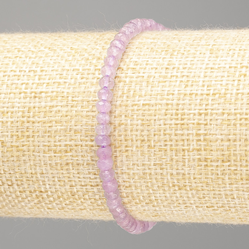 Náramek z ametistu (umělý), světle fialový poloprůhledný brusovaný rondel, průměr cca 4×3 mm, délka 18 cm (elastický)