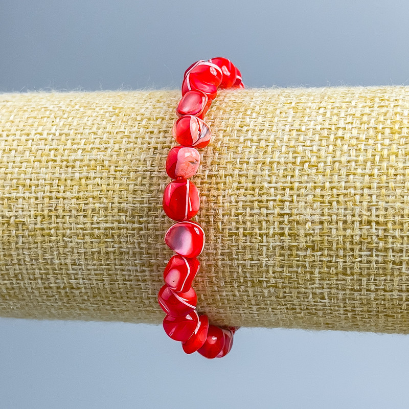 Náramek z červené perleti, galetové korálky, průměr 8×6 mm, délka 18 cm (elastický)