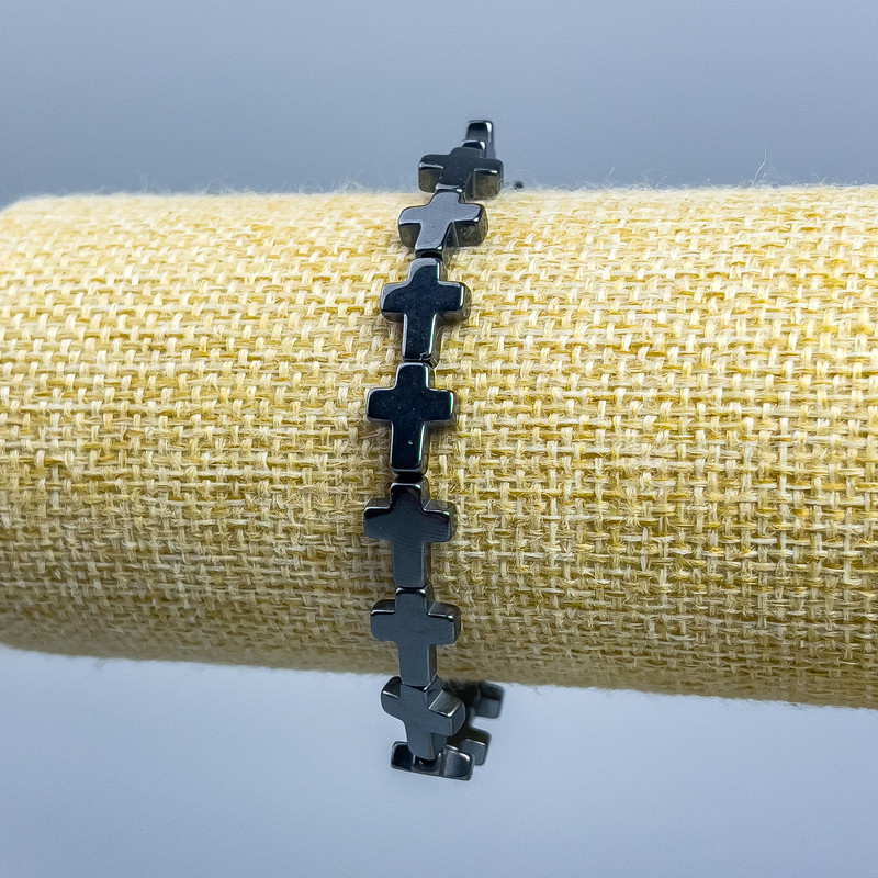 Náramek z hematitu s křížem, průměr 10, 5×8, 5 mm ±, délka 18 cm (elastický)
