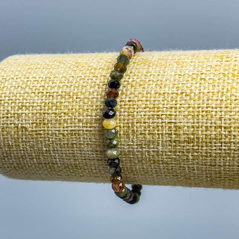 Náramek z přírodního turmalínu, brusované rondely, průměr 5×3 mm, délka 18 cm (elastický)