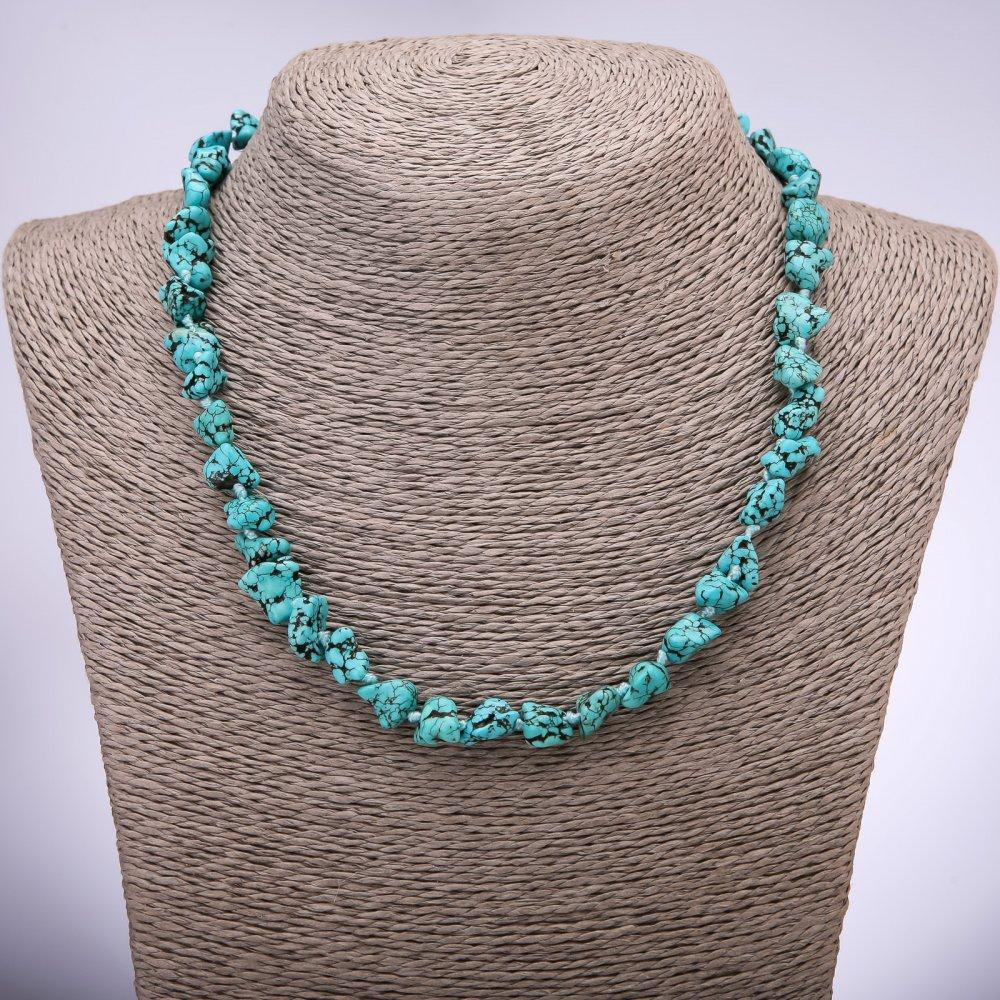 Náhrdelník 'Tyrkys' (howlit) fasetované, průměr cca 10 mm, délka 45 cm